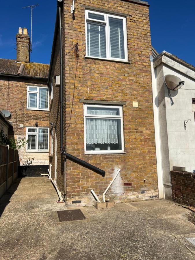 Crown Road Apartment سيتينغبورن المظهر الخارجي الصورة